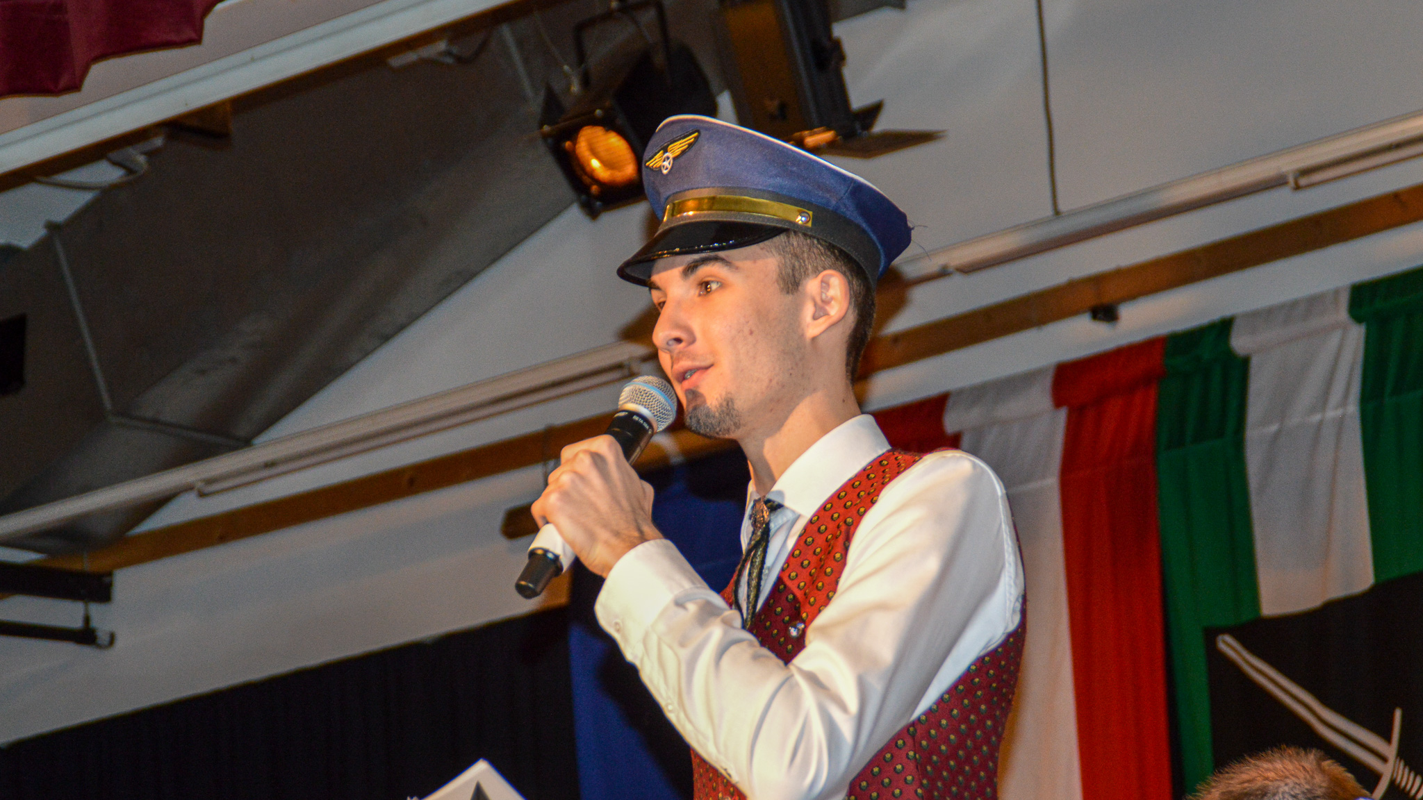 Viktor Palkoska bei Moderation des Vereinskonzerts des Musikverein Schwertberg