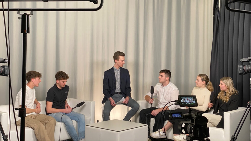 Viktor bei Moderation Live-Sendung DORFTV